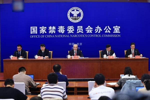 中国1到8月新发现吸毒者4.5万人　公安部加强整治“笑气”危害
