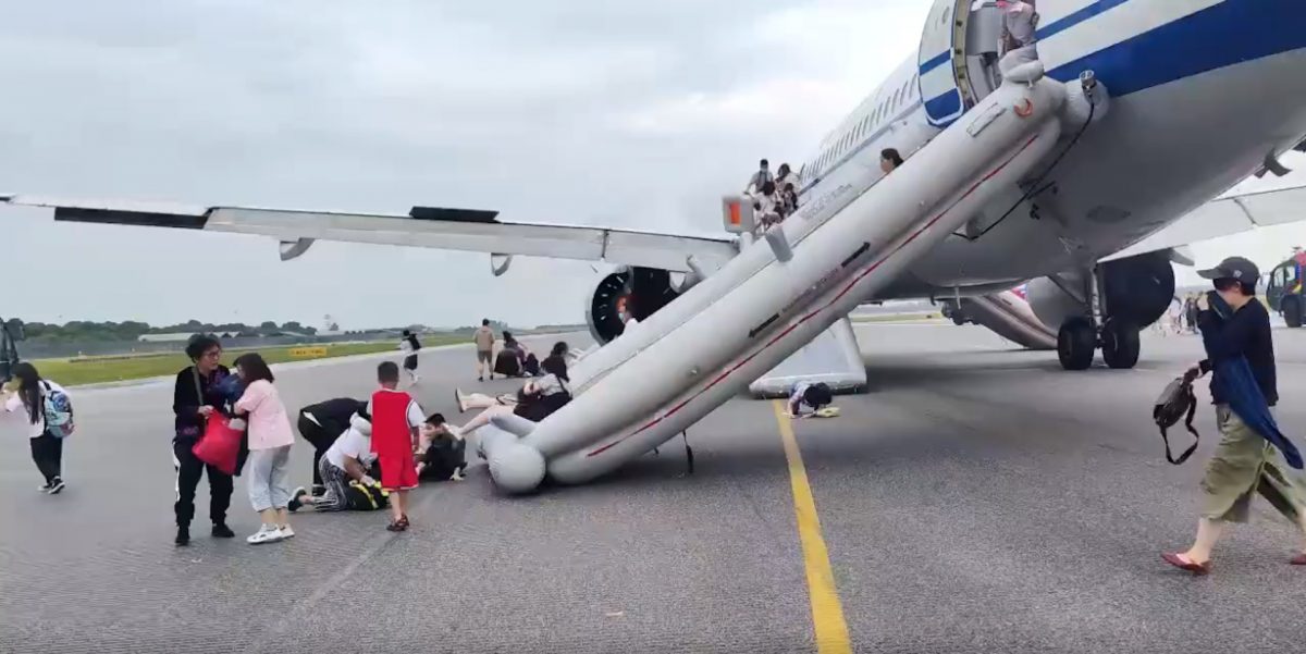 中国国航飞狮城客机引擎起火 樟宜机场关闭一跑道