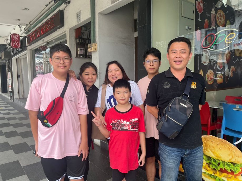 中秋节碰上连假 一家人出游团圆