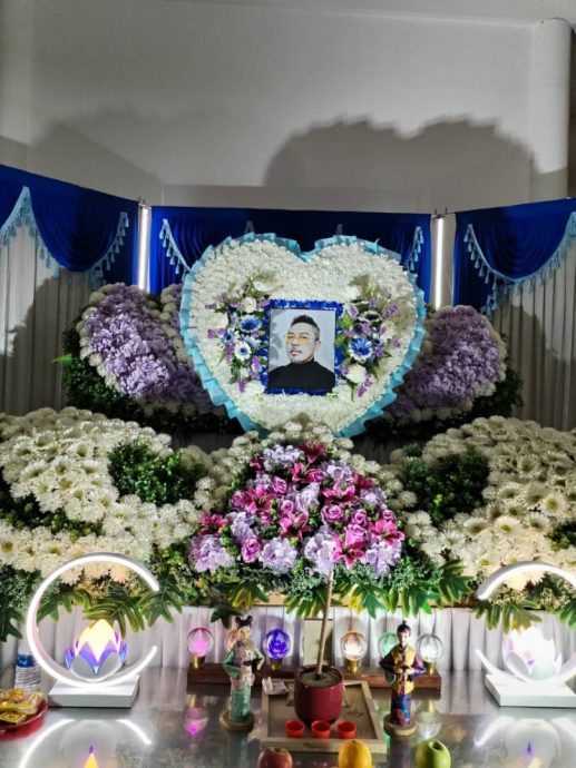 为父亲选帅气遗照 张咏华儿子憾中秋缺圆