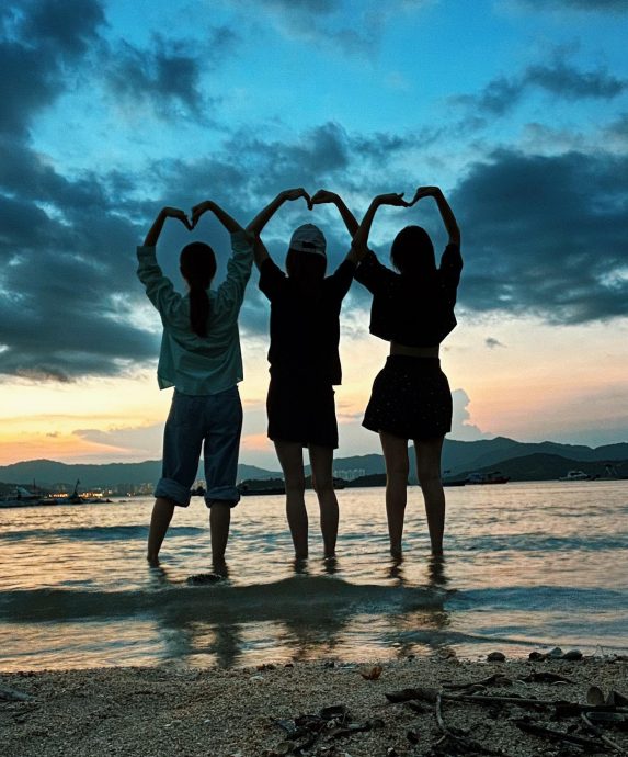 为陈自瑶补祝42岁生日 连诗雅黄翠如:简单的幸福