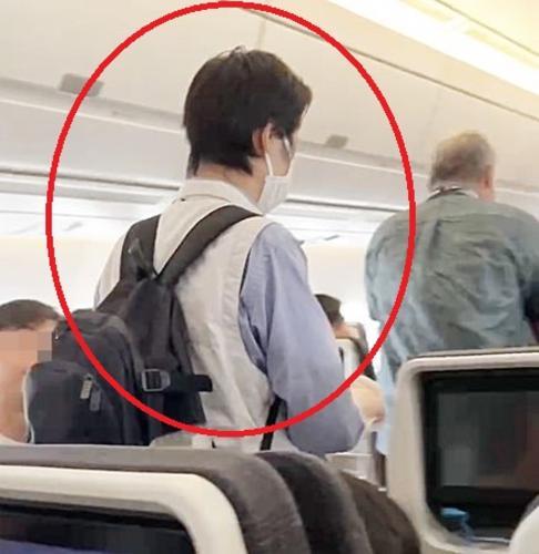 乘客拒系安全带被请下机 延误2小时乘客爆怒