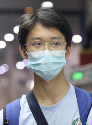 人民广场轻快铁站 “开天窗”行人通道修好