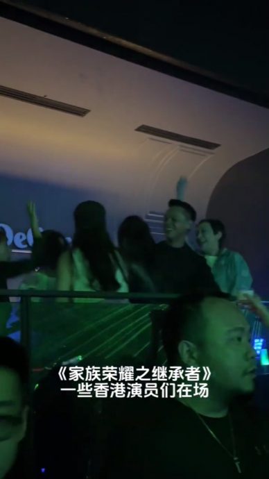 佘诗曼隆夜店狂欢大解放 High爆跳舞甩到披头散发