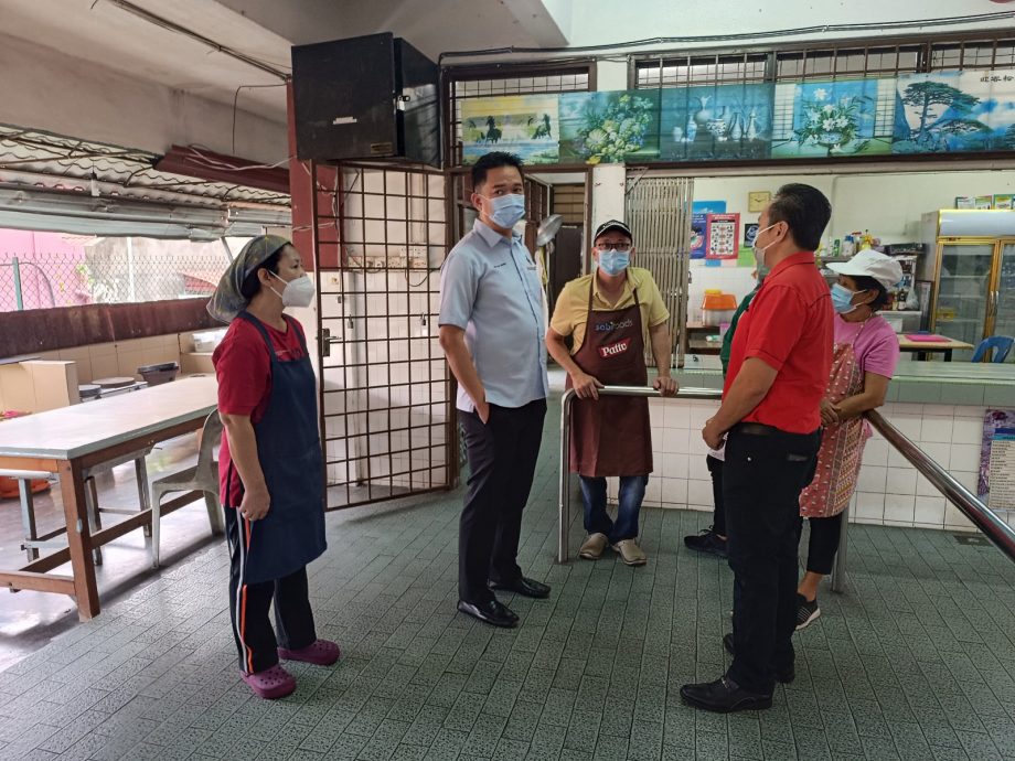供星洲网:启文小学累计120学生不适,惊动卫生局派人到校调查