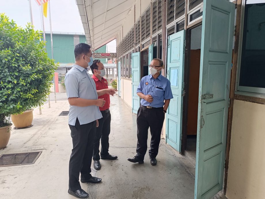 供星洲网:启文小学累计120学生不适,惊动卫生局派人到校调查
