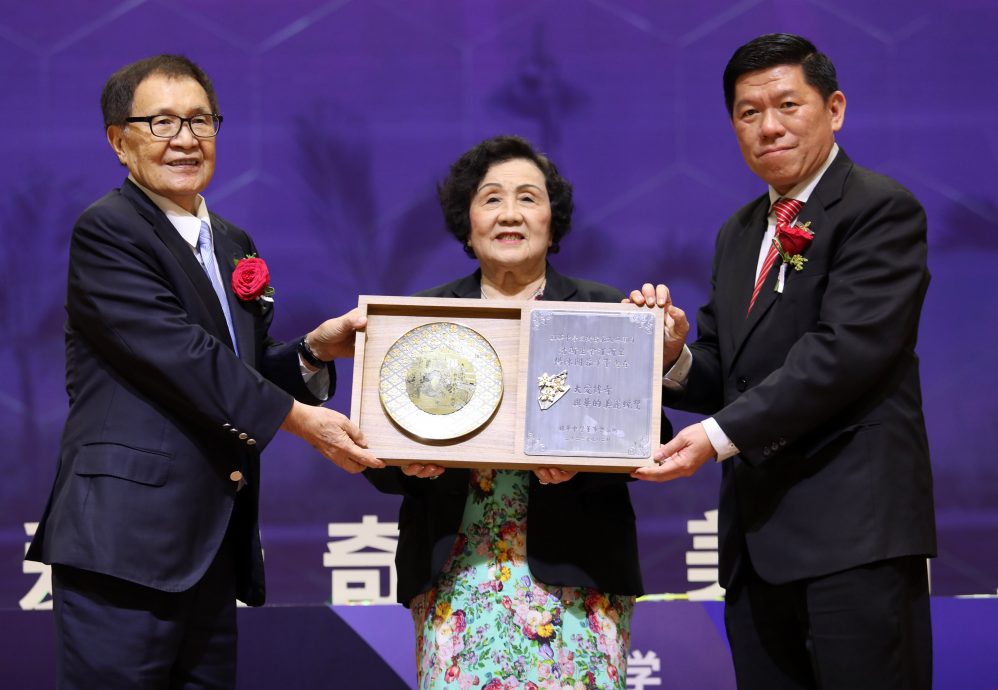 全国/巴生兴华中学华丽转身，杨家儿女大爱传承！