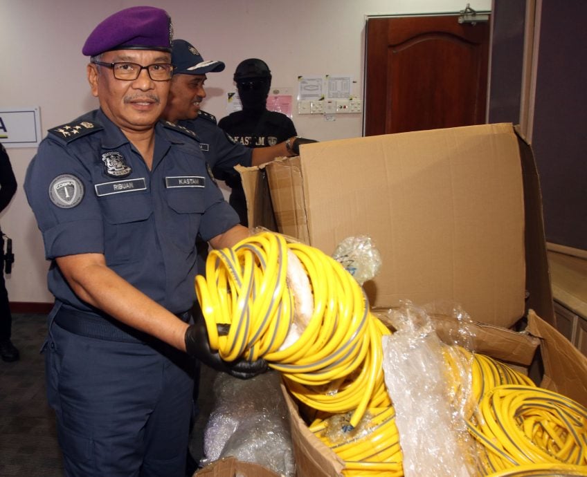 全国版:大马关税局侦破“水喉藏毒”案;礼布安:国际贩毒组织出新招