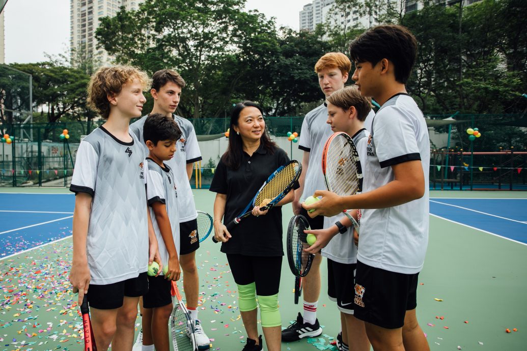 全国／杨巧双出席满家乐国际学校网球场开幕／2图