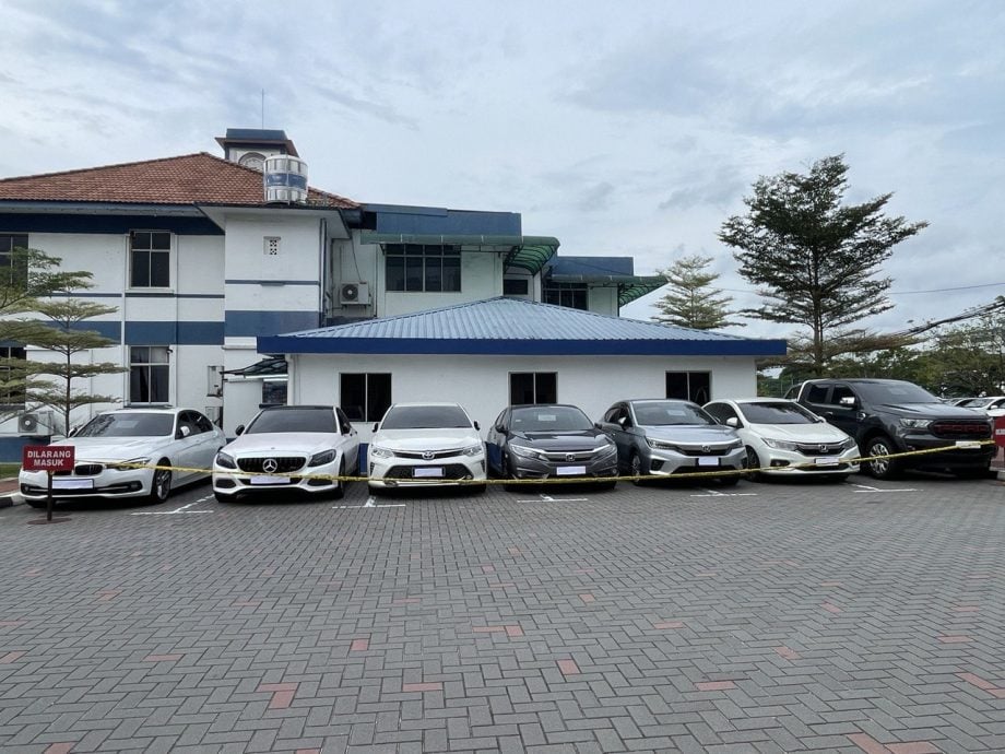 全国:新闻:围篱住宅充毒仓起160万毒品,17男女毒贩落网