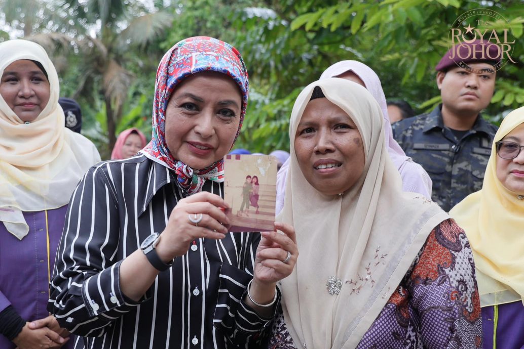 全国:新闻:柔王储幼时保姆喜会柔苏丹后,希望能再见王储和公主