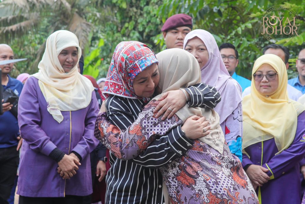 全国:新闻:柔王储幼时保姆喜会柔苏丹后,希望能再见王储和公主