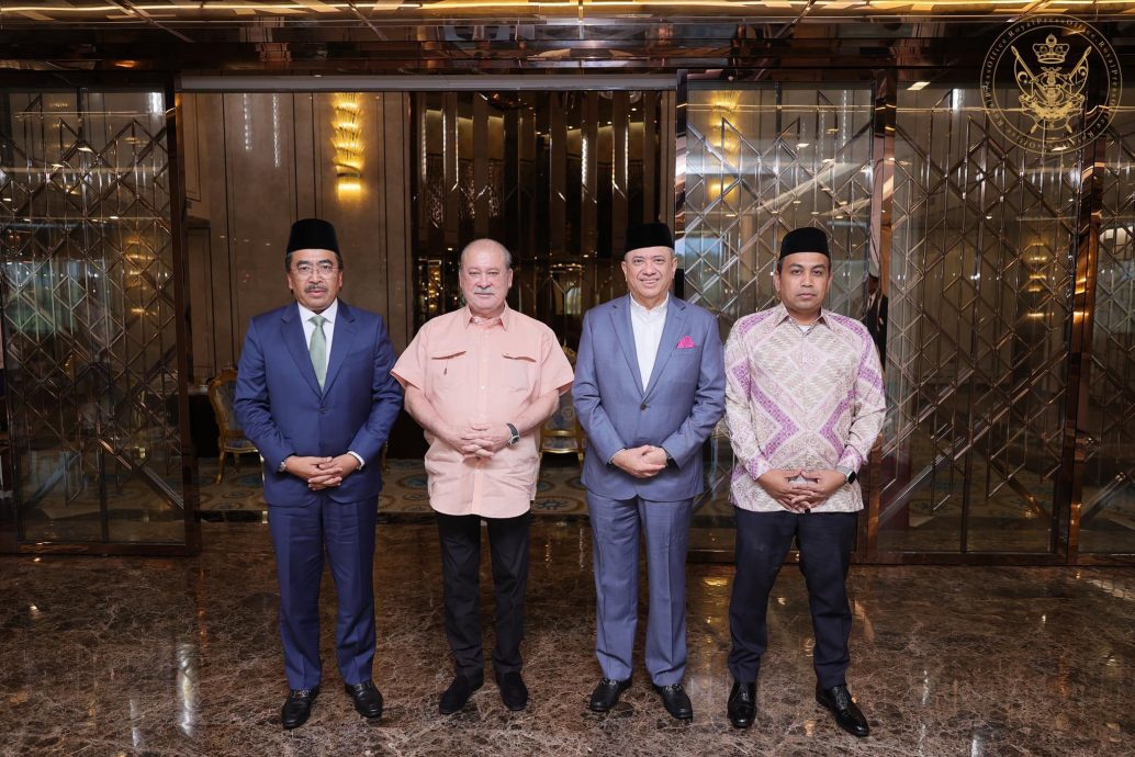 全国:新闻:柔苏丹接见首要媒体集团高层