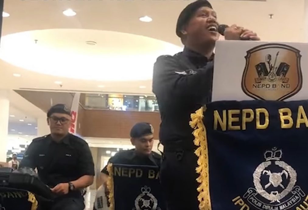 全巫裔警方乐队表演《海阔天空》