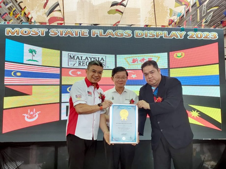 全马展示最多州旗 新世界美食城万旗创纪录