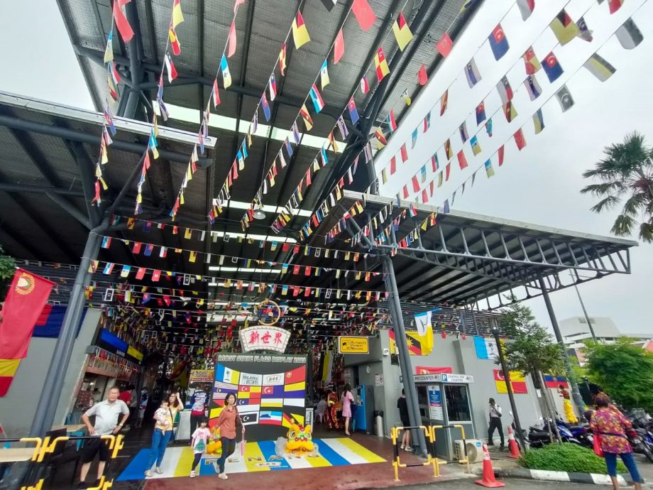 全马展示最多州旗 新世界美食城万旗创纪录