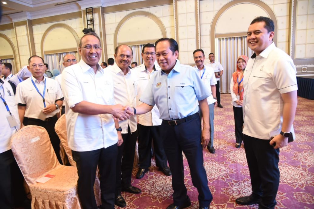 全:阿末扎希被控告段落 阿末马斯兰:感到欣慰