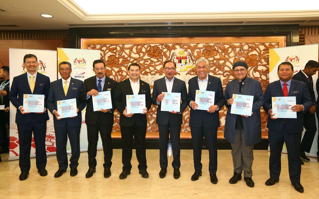 内页∕国会:安华:第12大马计划总拨款额达4150亿令吉。