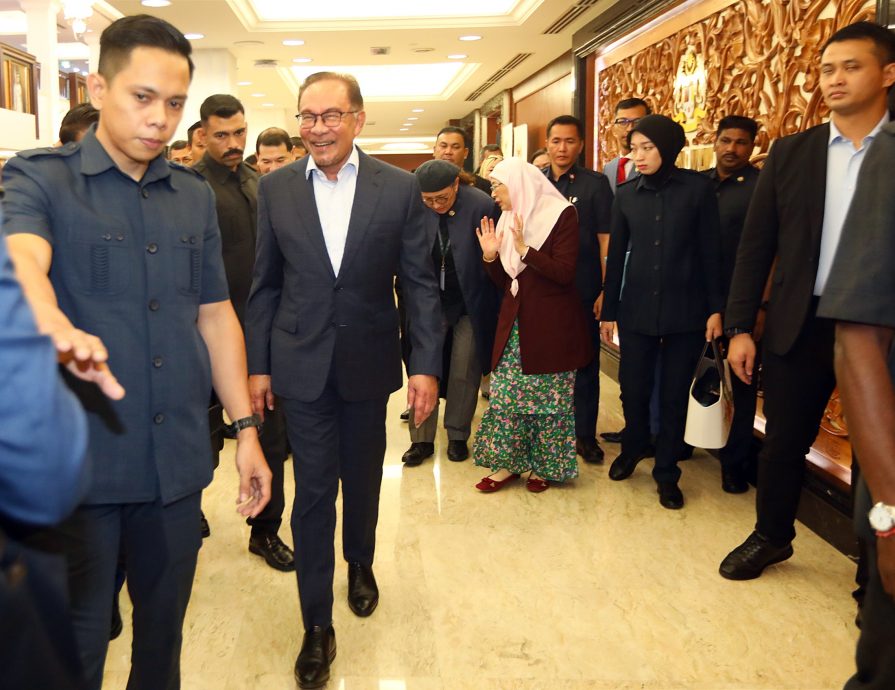 内页∕国会:安华:第12大马计划总拨款额达4150亿令吉。