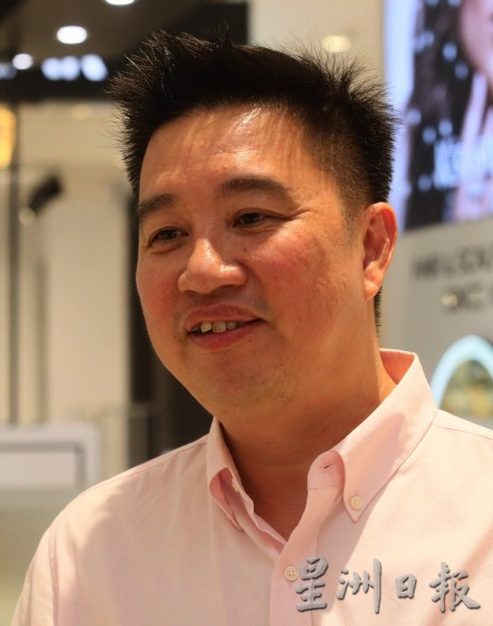 继2013年推出适用于潜水活动的Scuba Libre系列后,Swatch在相隔十年