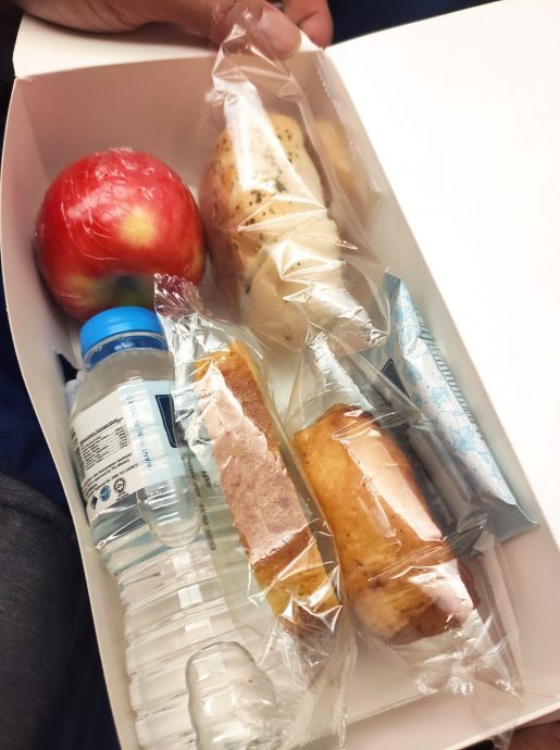 几时才有飞机餐?马航承诺10月恢复热食