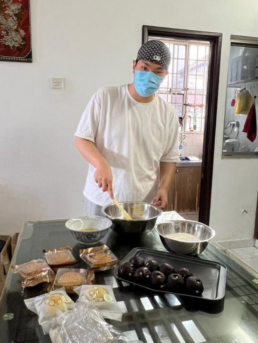 出世后父母才注册结婚 20岁华青沦无国籍 没银行户头 没驾照