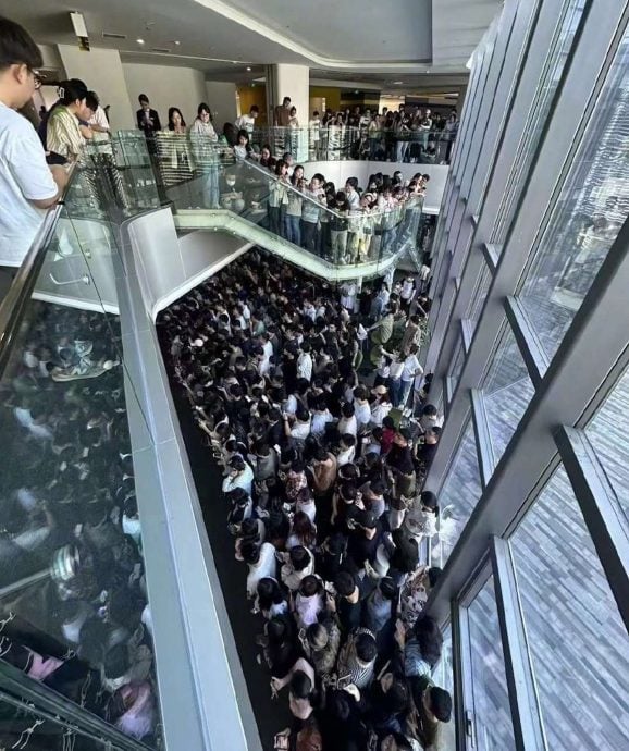 刘德华“扫楼”宣传 办公室各楼层逼爆人潮