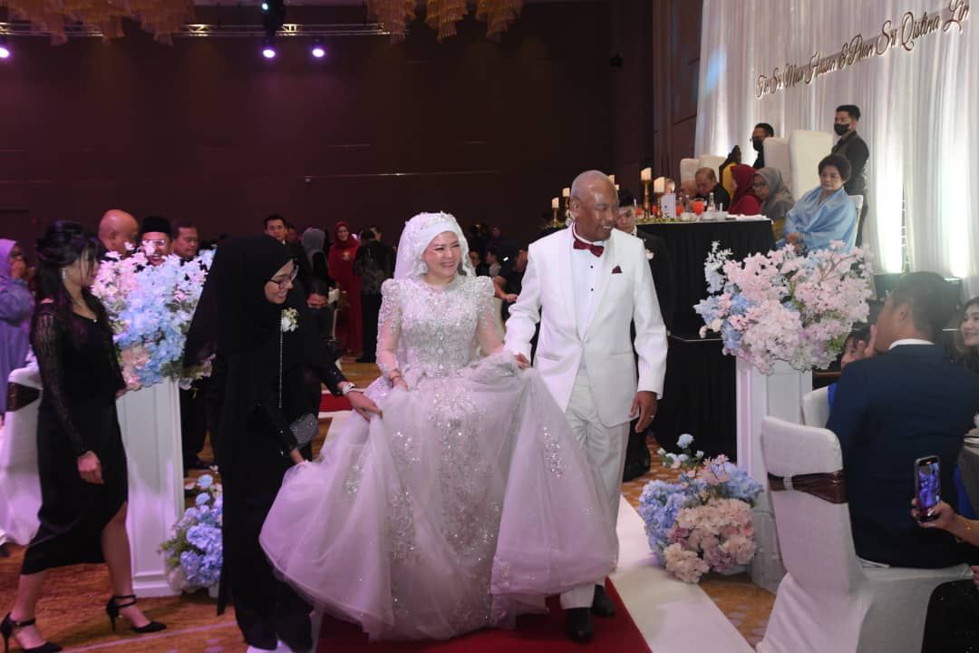 前总警长与华裔女子结婚