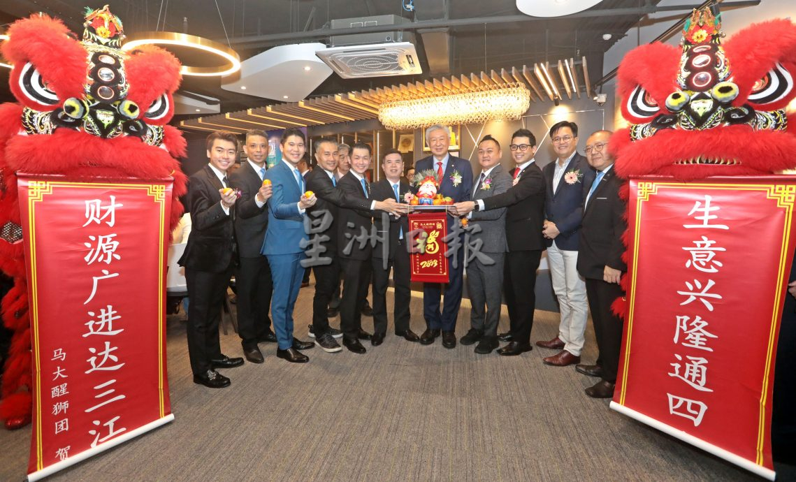 卢成全主持青创会开幕礼