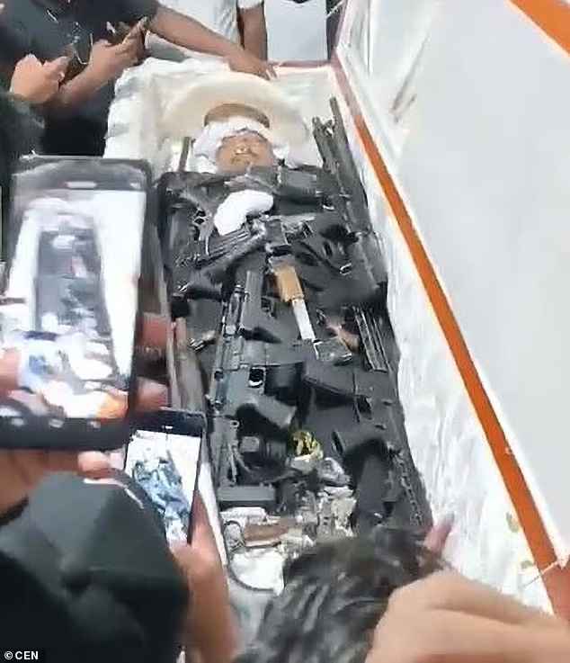 厄瓜多尔毒枭大佬遭暗杀 棺材放满枪冀“来世全副武装保护自己”