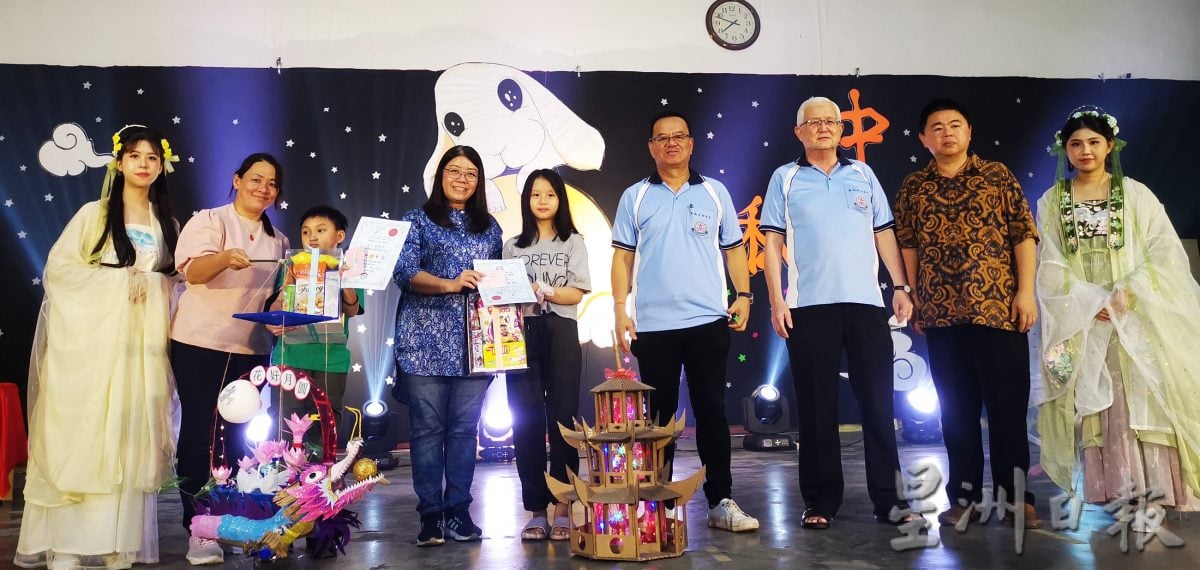古田会馆中秋晚会下雨 近千人室内游行照样过节