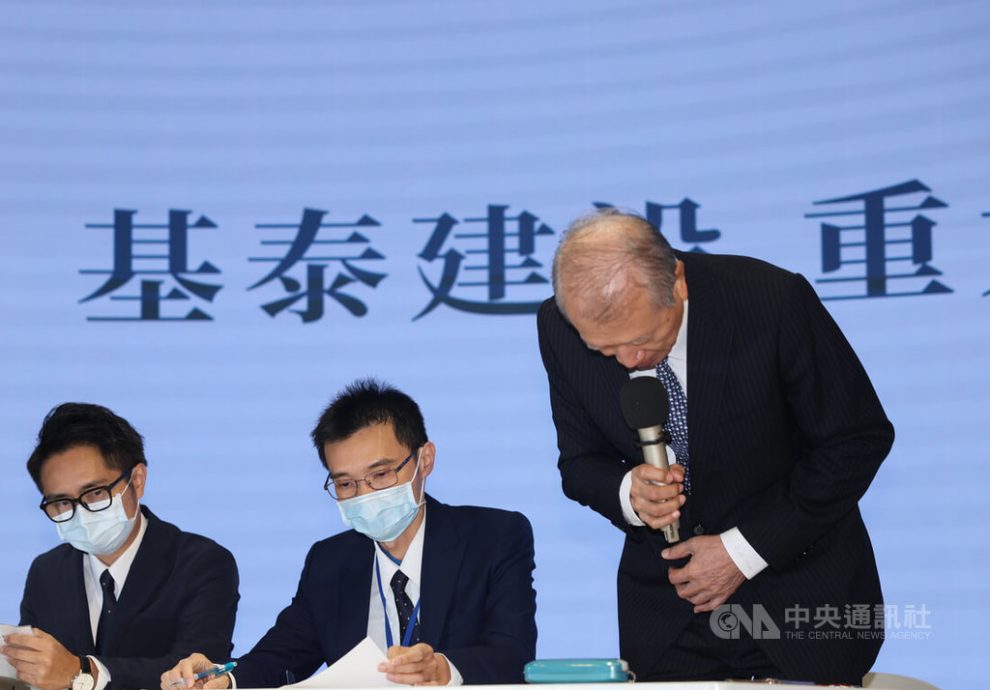 台北大直街民宅下陷 基泰董事长三度鞠躬宣布辞职