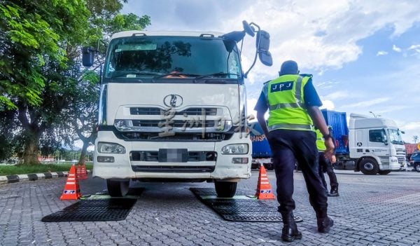 司机称缴罚款未能取回充公罗里 陆交局:运输公司可通过法庭解决