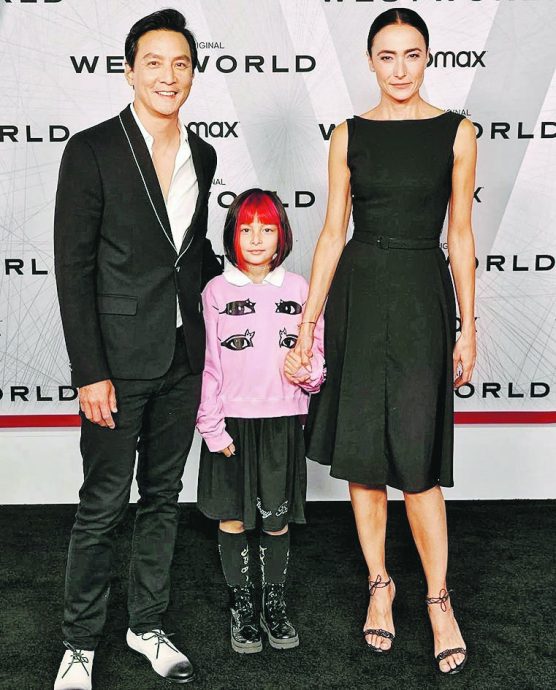 吴彦祖遭爱女揶揄过气明星 “机场没粉丝索签名”