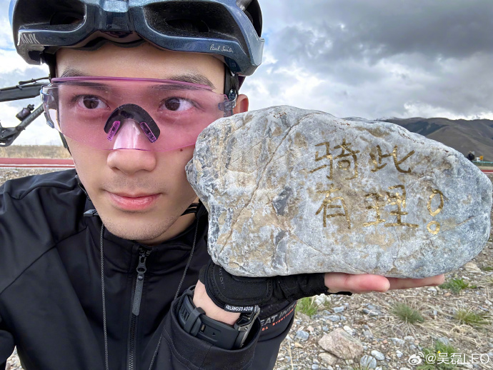 吴磊松口恋爱了？ 网民点名她