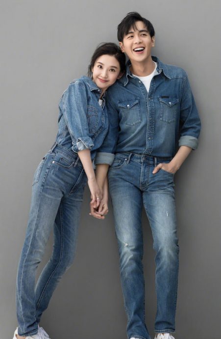  唐艺昕小腹凸起疑怀二胎 幽默回应：看什么肚子