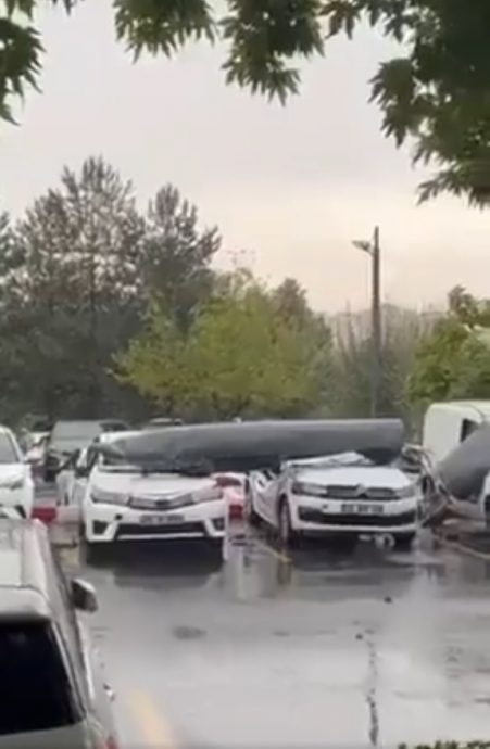 土耳其战机飞行中油箱掉落砸烂3车 目击者尖叫逃跑