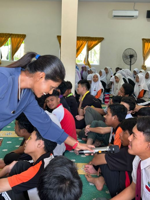 多数学生不当医生老师要当“网红” 网红医生:没稳定收入的