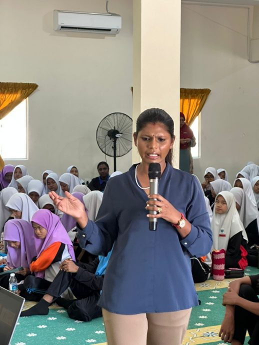 多数学生不当医生老师要当“网红” 网红医生:没稳定收入的