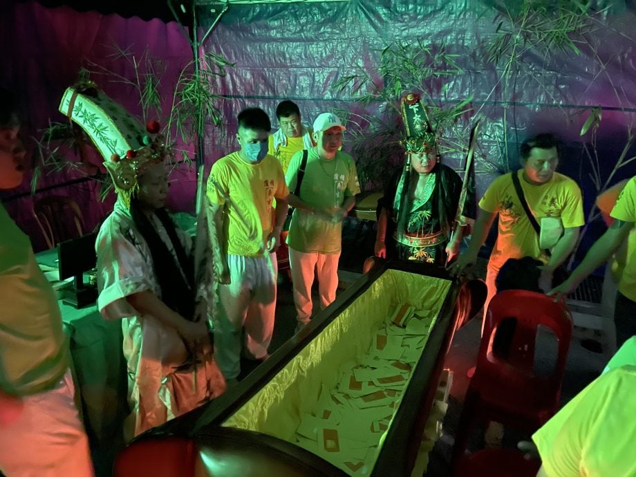 大都会-睡棺转运仪式／8图