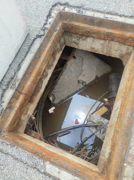 大都会/井盖破裂形成“大路洞”,成了交通安全陷阱!