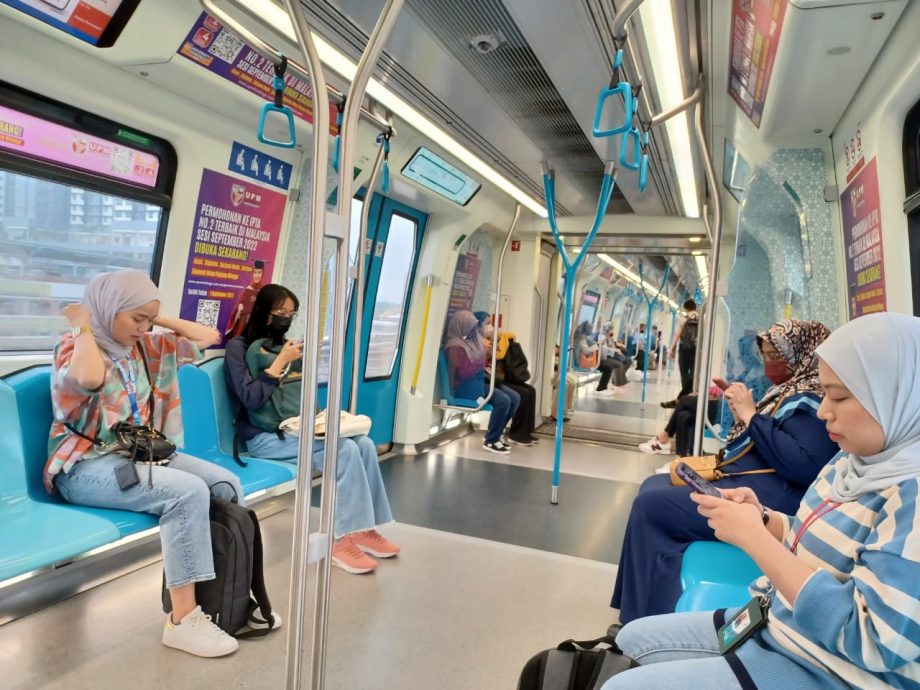 大都会/封面/捷运加影线推出女性专用车厢,要保护女性就得作出牺牲