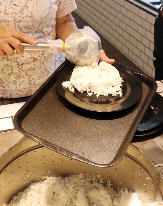 大都会/封面/进口米涨价白饭不起价