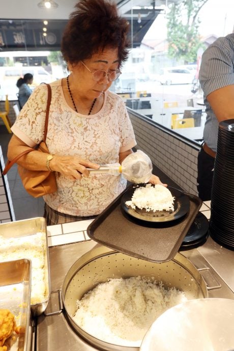 大都会/封面/进口米涨价白饭不起价