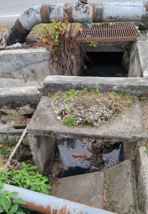 大都会/巴生直落玻璃瑟南邦1路排洪沟损坏