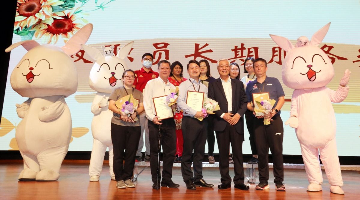 大都会/早报头/滨华拨10万令吉“百年百千教师节幸运奖”