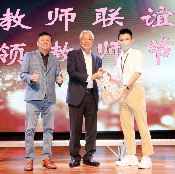 大都会/早报头/滨华拨10万令吉“百年百千教师节幸运奖”