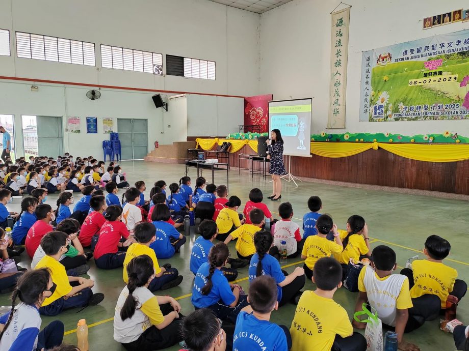 大都会:根登华小破败急筹30万/10图