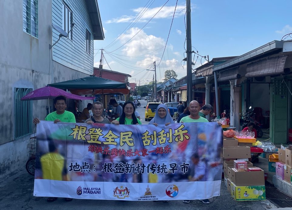 大都会:根登村委会办《全民刮刮乐》活动/5图