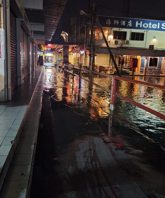 大都会/海潮高5.7公尺,今早无风无雨,安然度过